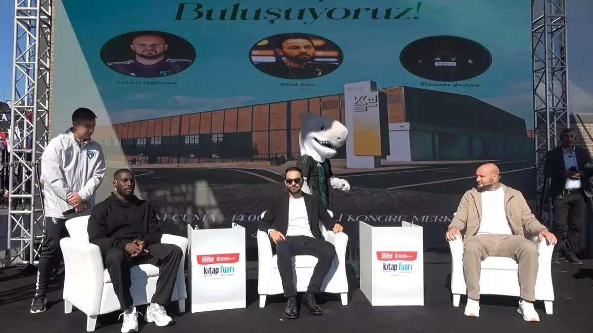 kocaelispor kitap fuarinda taraftarlariyla bulustu S5Y4j4QE