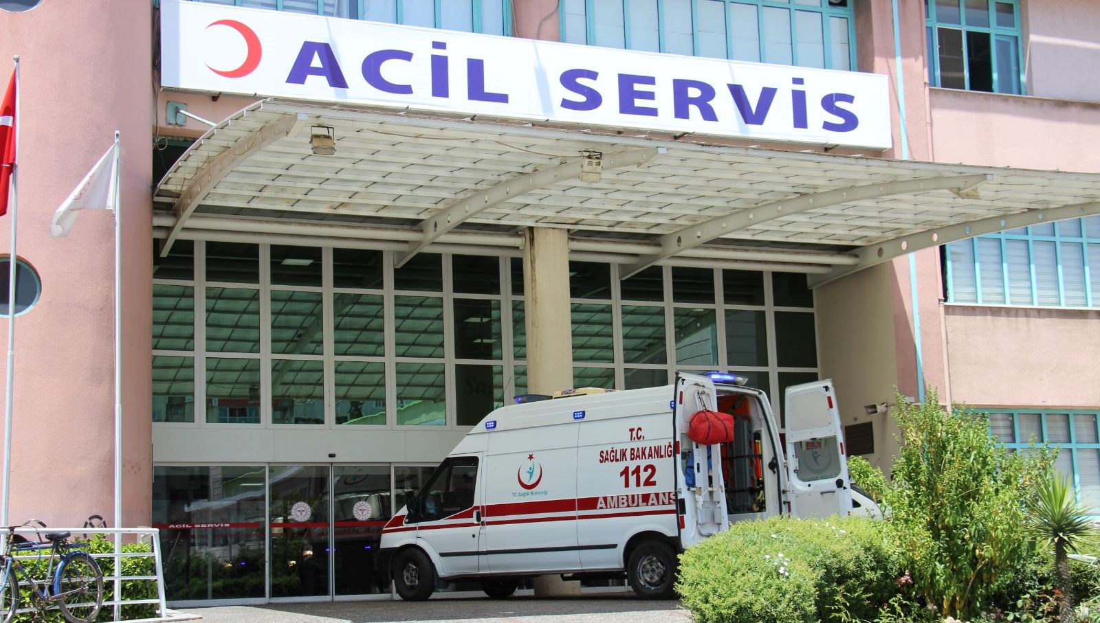 kontrolden cikan otomobil sulama kanalina carpti 1 olu 9UC1YtCu