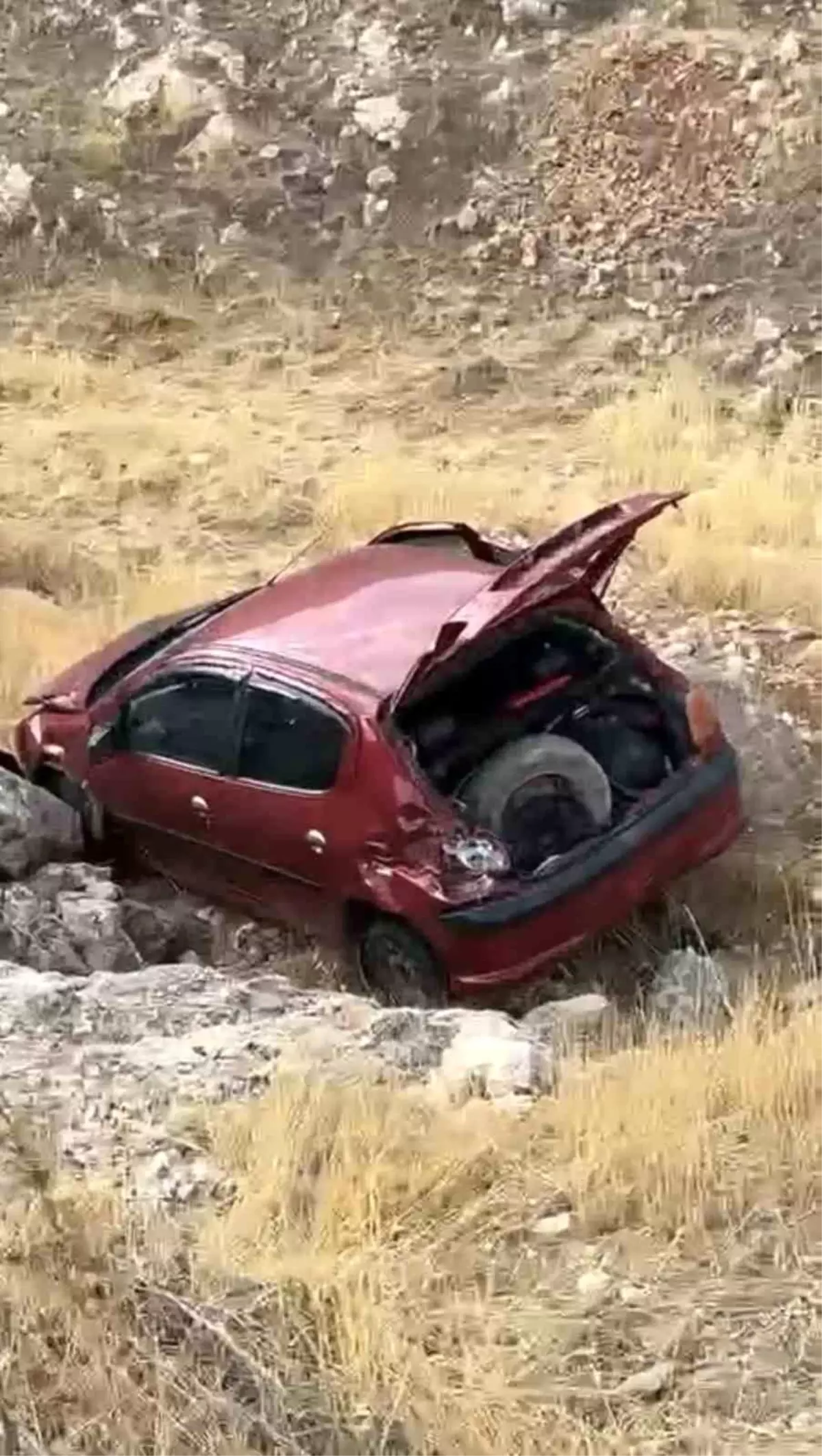 mardinde sarampole devrilen otomobilin surucusu yaralandi DZV4jcqb.jpg