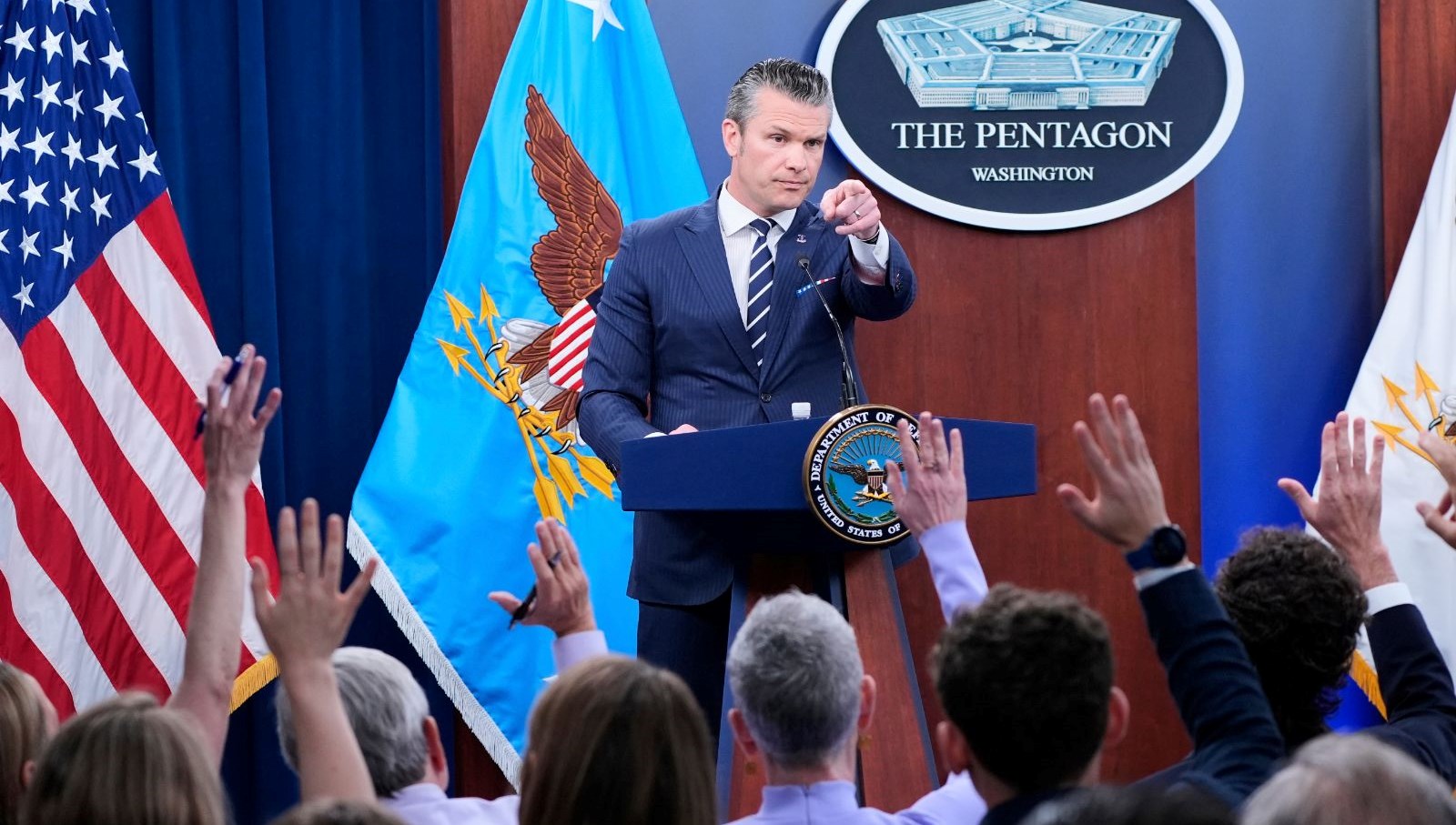 pentagonda muhabir krizi trump yonetimi imza atmayan gazetecileri kovuyor KOXuKIpK.jpg