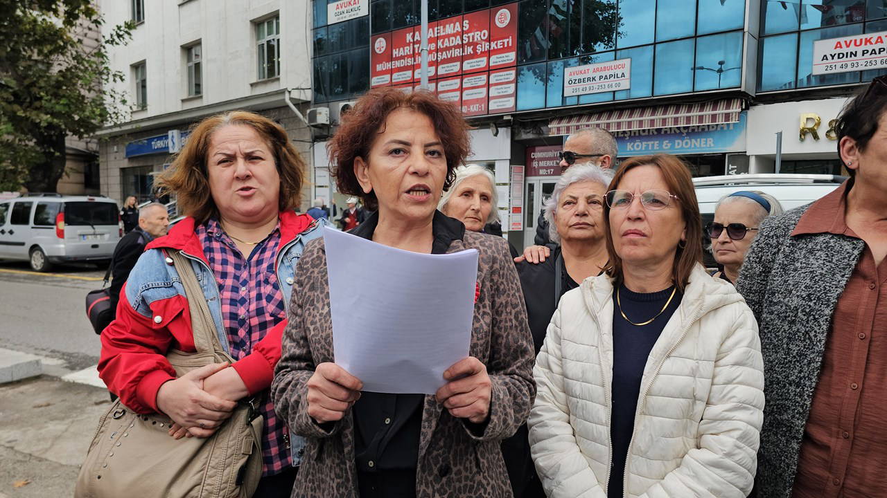 zonguldak chp merkez ilce kadin kollari yoneticisi ve uyesi 10 kadin gorevlerinden istifa etti vanZ1Obv.jpg