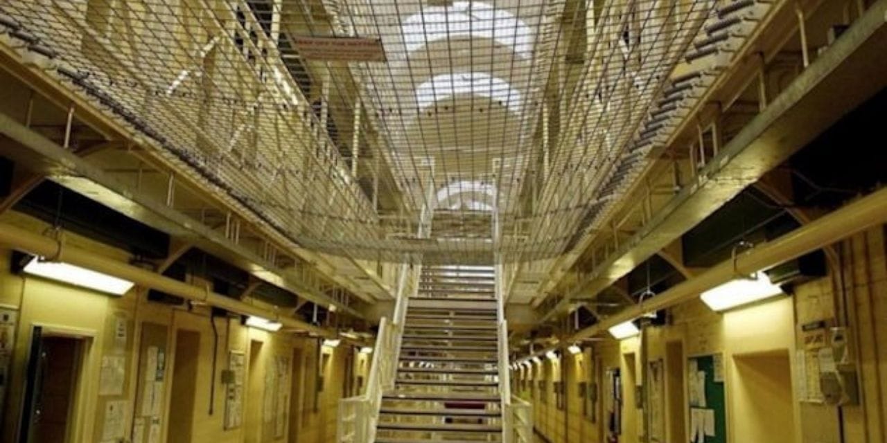 2 yasindaki uvey kizini vahsice oldurdu hapiste olduruldu basi ve bogazi kesildi ae9ie3UE.jpg