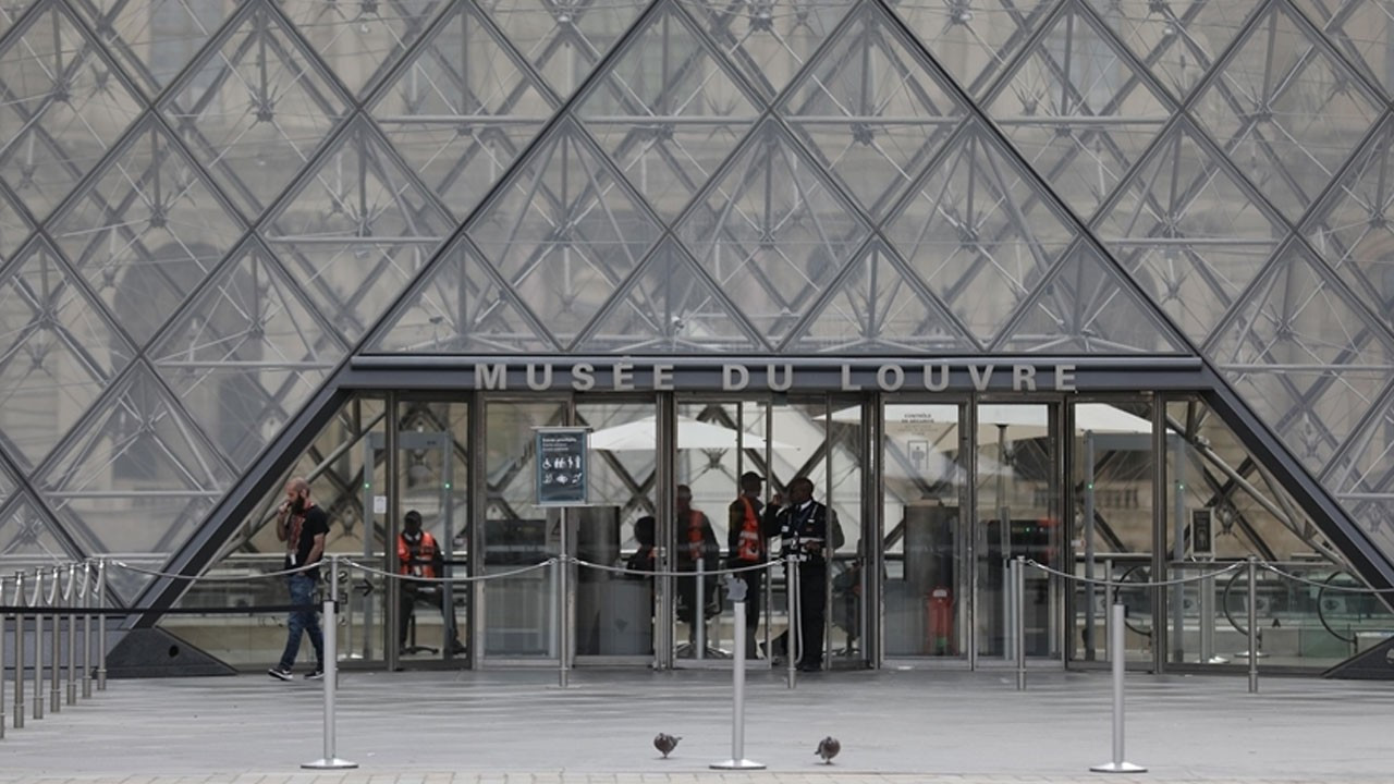 louvre muzesi soygununda skandal guvenlik sifresi louvre cikti RN5cfsLD.jpg