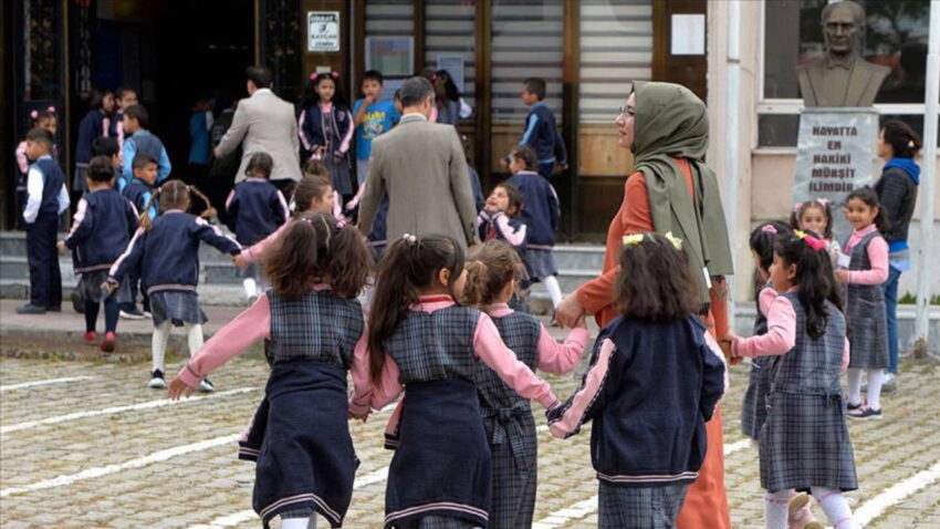 1 siniflar ne zaman basliyor 2026 2027 uyum haftasi tarihleri KGCcdicK