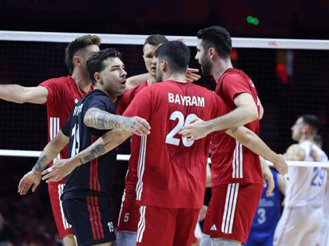 A milli erkek voleybol takimi sirbistani set vermeden gecti p4E1cXGD